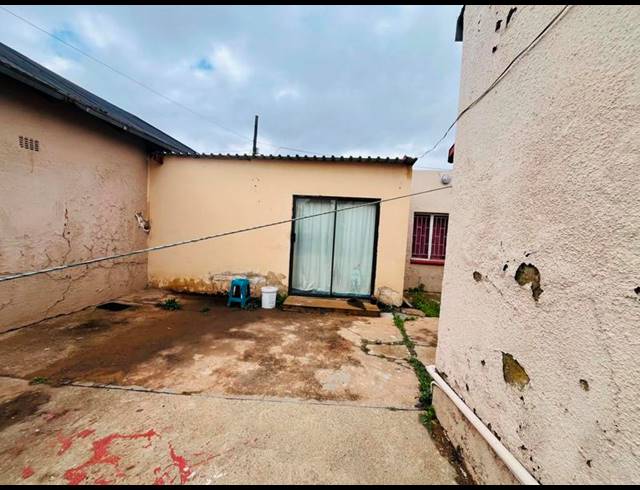 9 BEDROOM HOUSE FOR SALE IN BOKSBURG NORTH